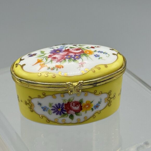 Vtg Oval Yellow Floral Hinged Trinket Pill Box Butterfly Clasp Unmarked Spring - Picture 1 of 10